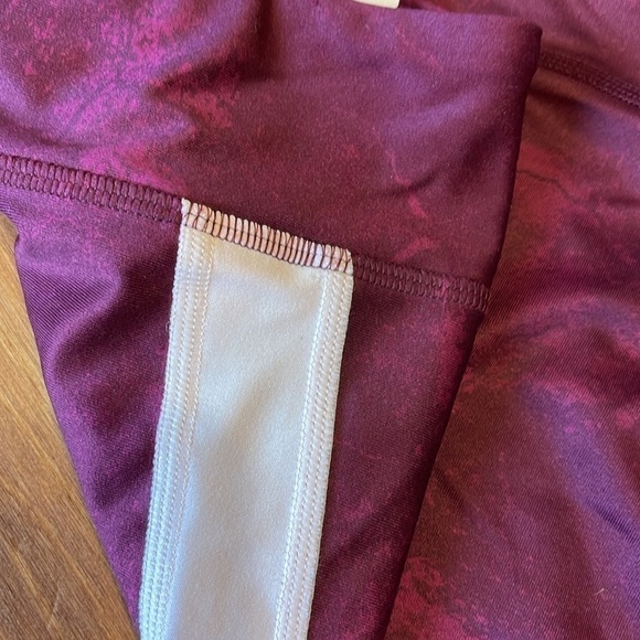 Under armour youth XL fitted heatgear athletic leggings in deep purple-maroon - Picture 8 of 8